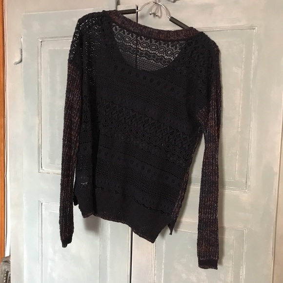 Sweater by Free People in size medium. Colour navy blue . Lace back - Picture 2 of 7